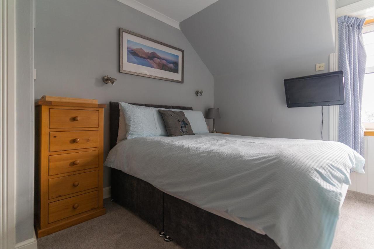 Firtree Bed And Breakfast At Galvelbeg House Crieff Bagian luar foto