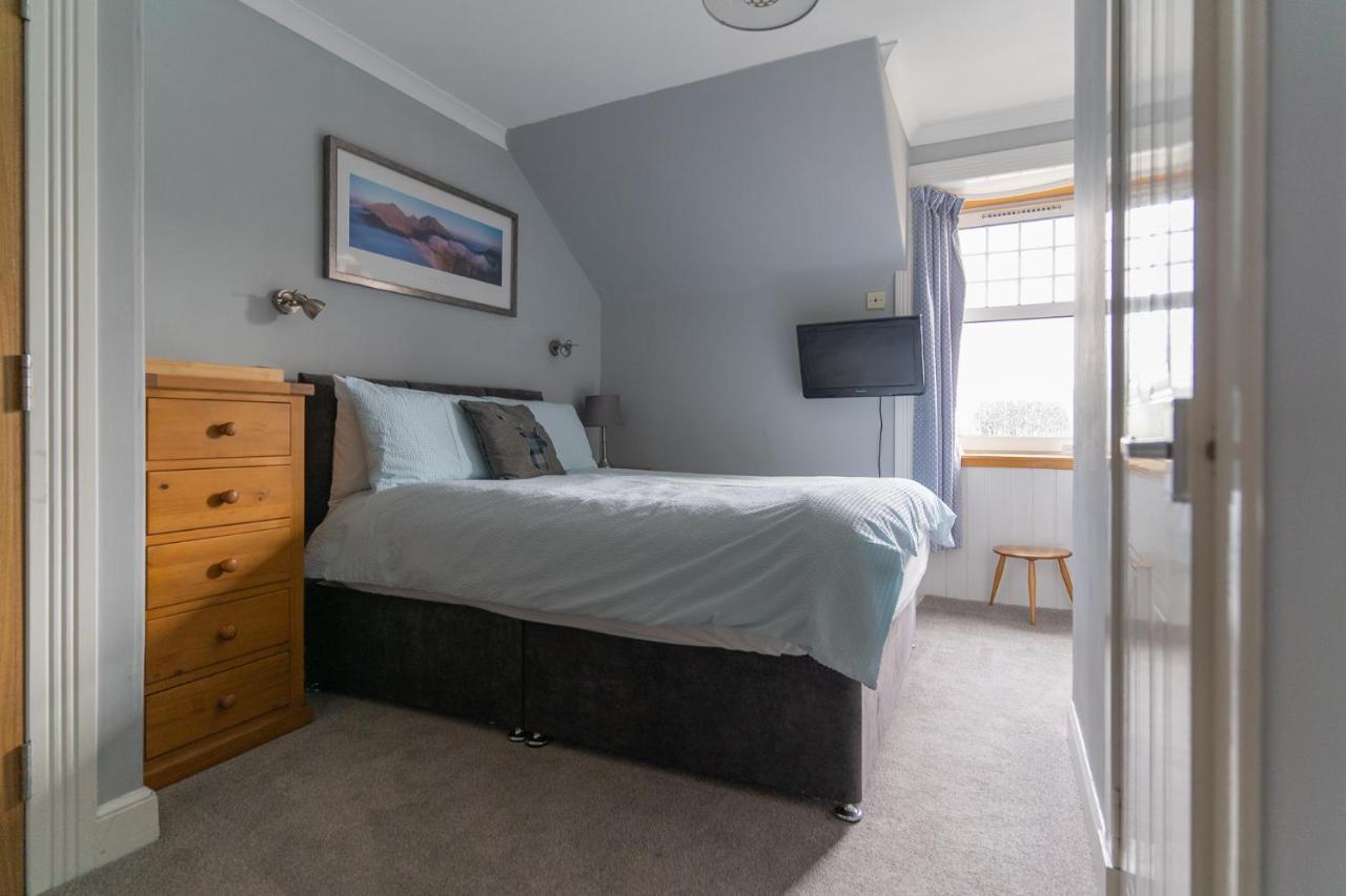 Firtree Bed And Breakfast At Galvelbeg House Crieff Bagian luar foto